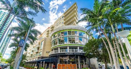 Moderni 1 makuuhuoneen Midtown Miami, jossa on ilmainen pysäköinti