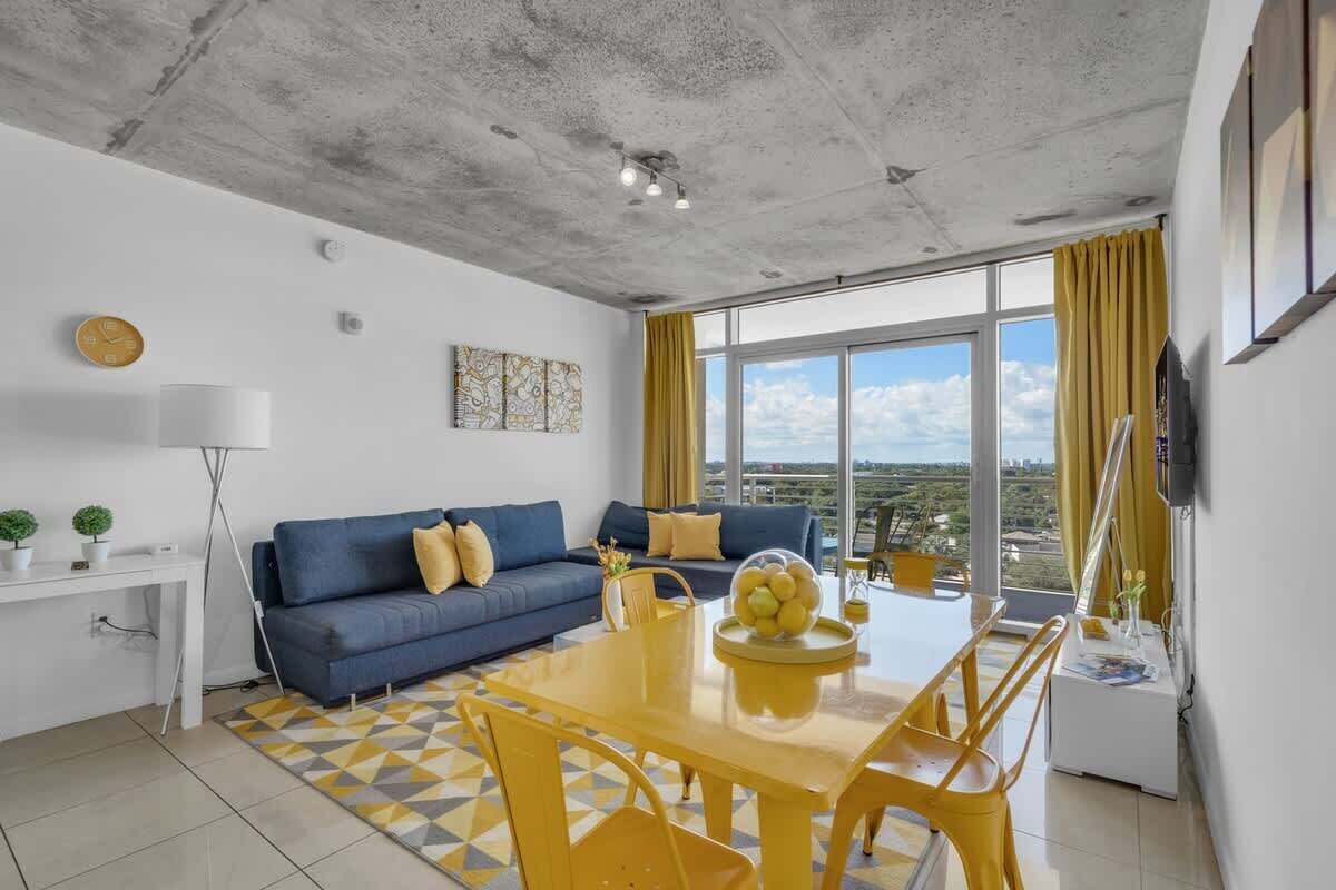 智能电视、流媒体服务、办公室