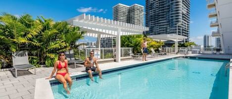 Een verwarmd zwembad