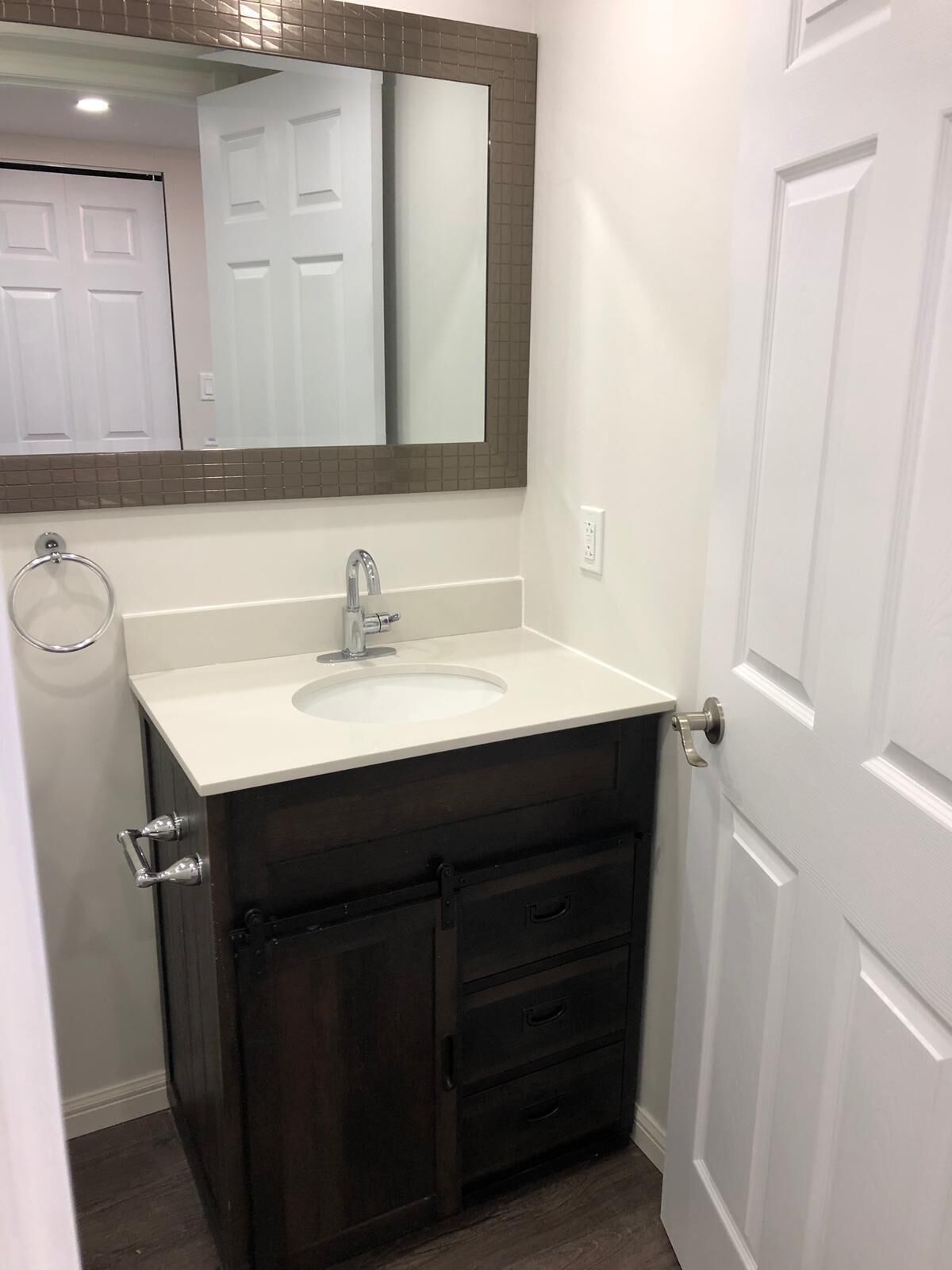 Towels, shampoo, toilet paper