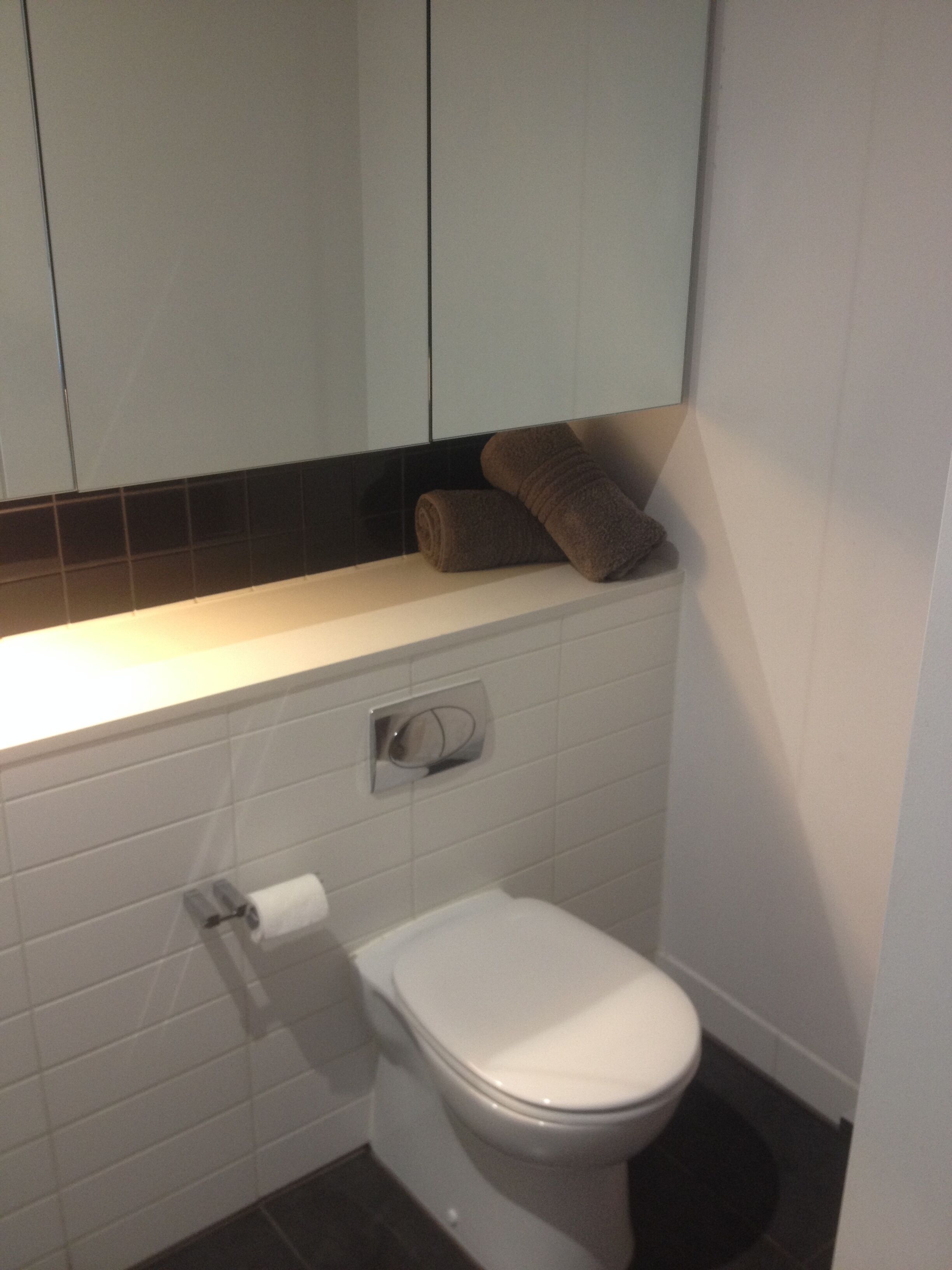 Modern Luxurious with private parking & free Wi Fi — image 7