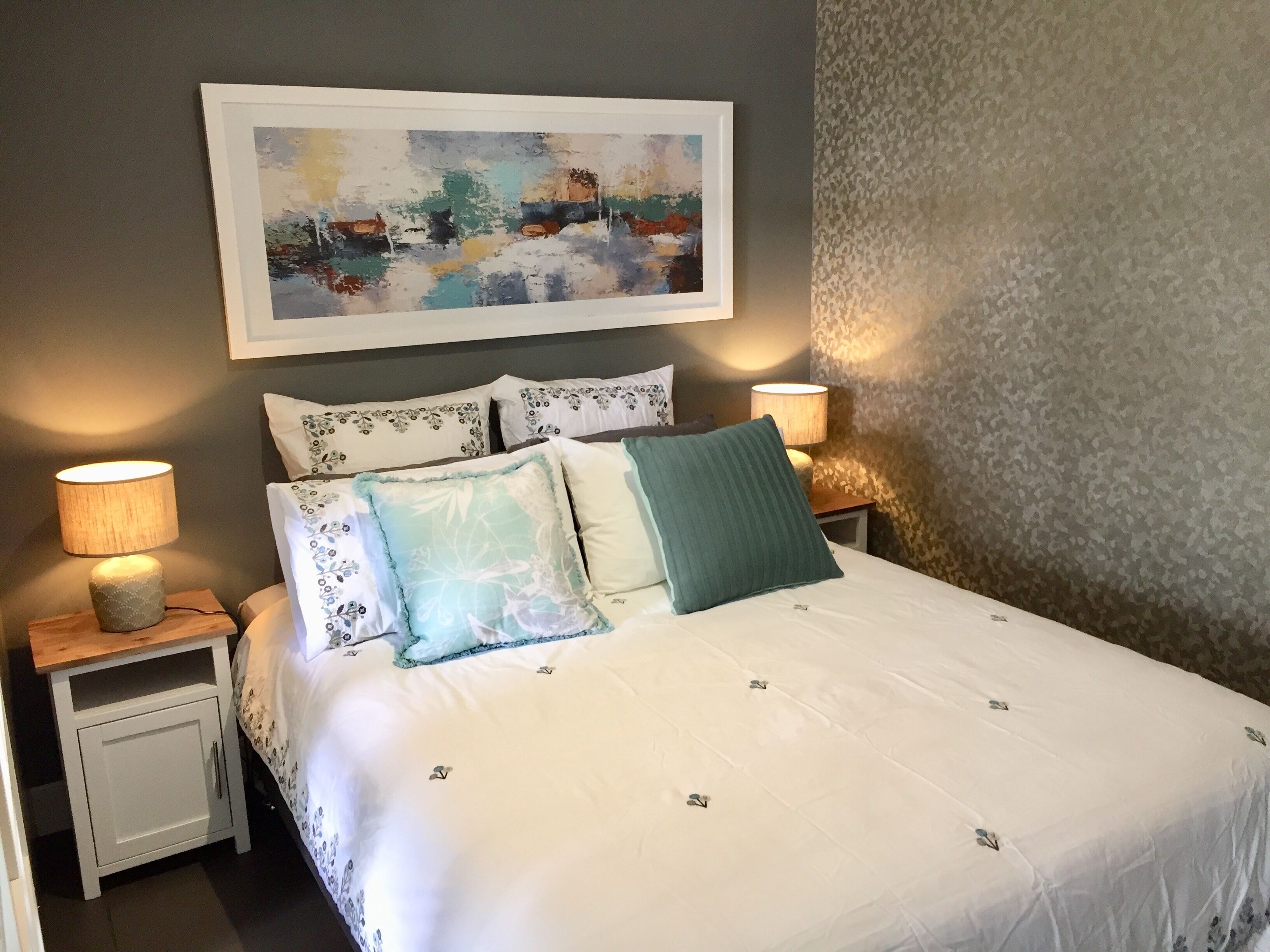 Modern Luxurious with private parking & free Wi Fi — image 6