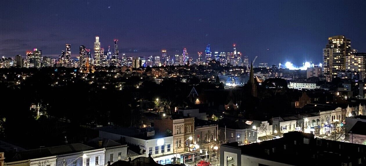 Modern Luxurious with private parking & free Wi Fi — image 16