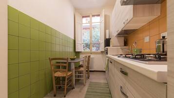 Departamento, 1 habitación, cocina, torre (1 bedroom apartment) | Cocina privada | Refrigerador, cafetera de espresso y cafetera y tetera