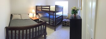 Short walk to beach 2 blocks, close to Banana River, safe, cable & internet