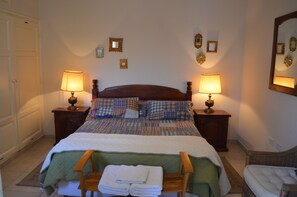 2 chambres, fer et planche à repasser, Wi-Fi, draps fournis