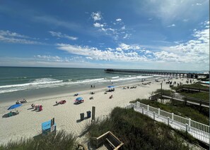 On the beach - Dolphin Cove 3A - Oceanfront Condominium in Garden City Beach (Garden City)