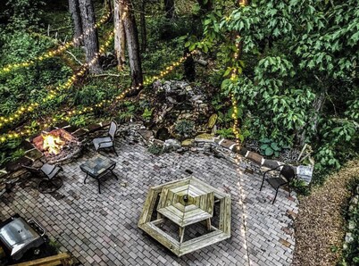 Coburn On the Creek está a 22 millas de PSU - Pesca / Senderismo / Tubing / Sleeps 12 /