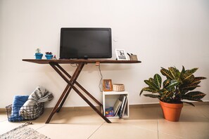 Interior - TLV Coolest location! self-check-in (Tel Aviv-Yafo)