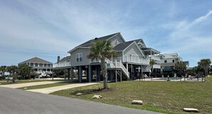 المنشأة من الخارج