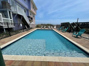 A heated pool - At Ease Too - Oceanfront in Garden City Beach (Garden City)