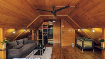 4 bedrooms, iron/ironing board, travel cot, free WiFi