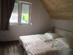 2 Schlafzimmer, schallisolierte Zimmer