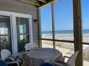 Outdoor dining - Pegasus Rest - Oceanfront in Garden City Beach (Garden City)