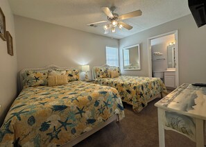 5 bedrooms, internet - The Fish Bowl - Oceanside of Boulevard in Surfside Beach (Surfside Beach)