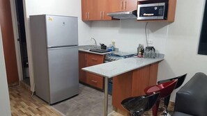 Kühlschrank, Mikrowelle, Ofen, Geschirrspüler