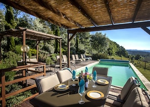 Outdoor dining - 17 Century Farmhouse with HEATED pool, games room & aircon (EXCLUSIVE USE) (Anghiari, Arezzo)