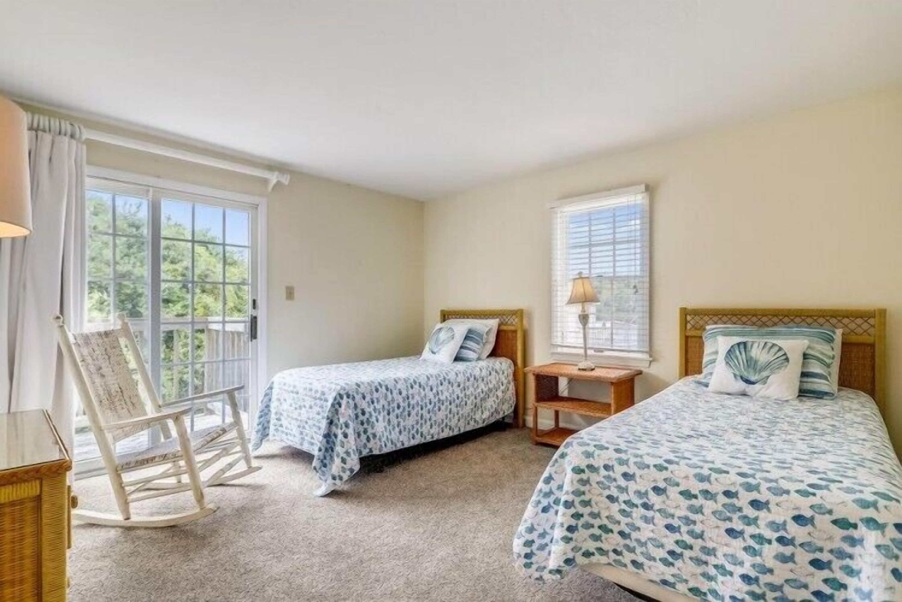 4 bedrooms, iron/ironing board, WiFi (free), bed sheets
