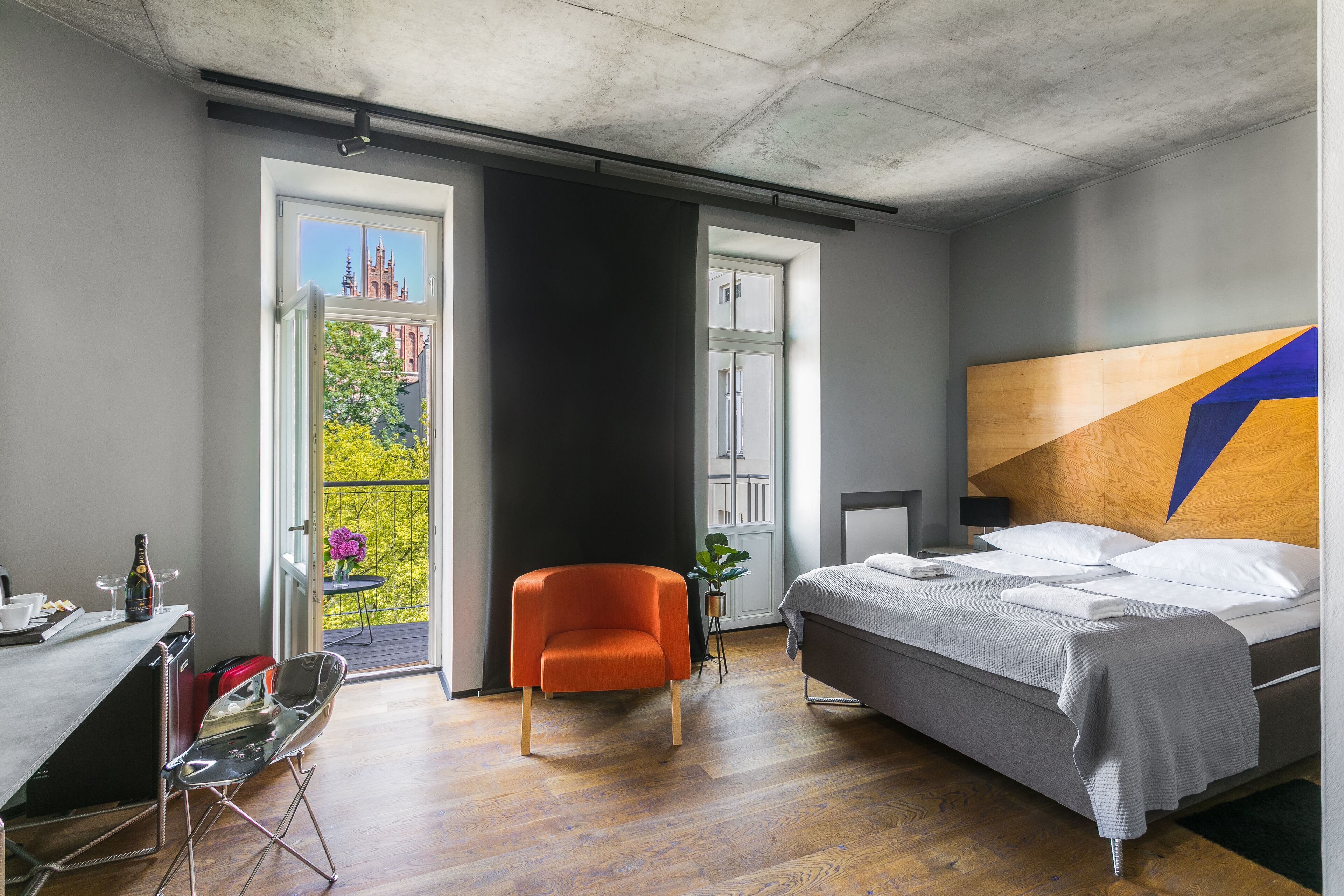 Minibar, in-room safe, individually decorated, individually furnished