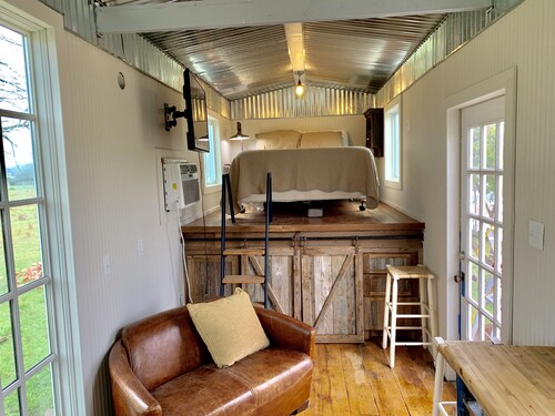 Tiny House on Cherry Mountain. Quiet pastoral setting, starry nights & fire ring