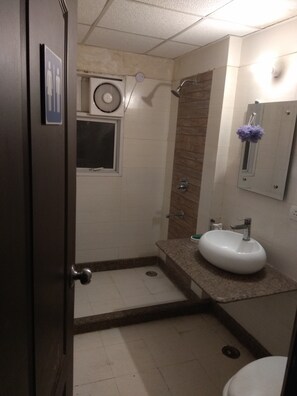 Shower, jetted bath, towels, shampoo - The Apartment Called Home (Sector 137)