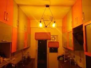 Stovetop, cookware/dishes/utensils, spices, ice maker