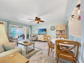 Smart TV - Oceanfront, Beachfront, Ground Floor, Beautiful Remodeled condo with pool access (Christiansted)