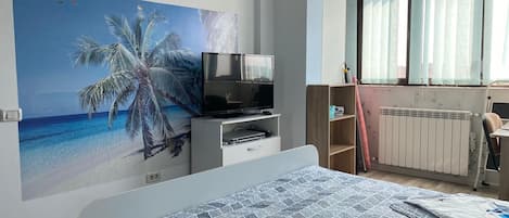 1 chambre, bureau, fer et planche à repasser, Wi-Fi gratuit