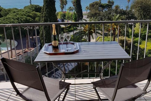table for two balcony
