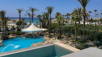 Signature Swim up Room Sea view, Pool view | Terrace/patio