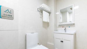 Basic Apartment, 1 Queen Bed