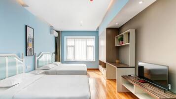 Basic Apartment, 1 Queen Bed | Blackout drapes, soundproofing, free WiFi, bed sheets