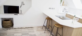 Brand New 1 Bedroom Apartment in Central Location