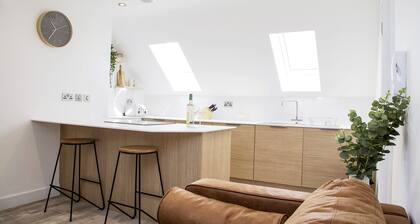 Brand New 1 Bedroom Apartment in Central Location