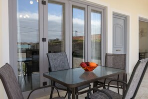 front balcony with sea view - Apartment on the beach promenade of Kokkinos Pirgos with sea view (Kokkinos Pirgos)