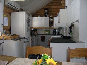 Geladeira, micro-ondas, lava-louças