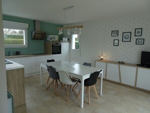 Dining - Single storey house with sea view, for 5 people (Hillion)