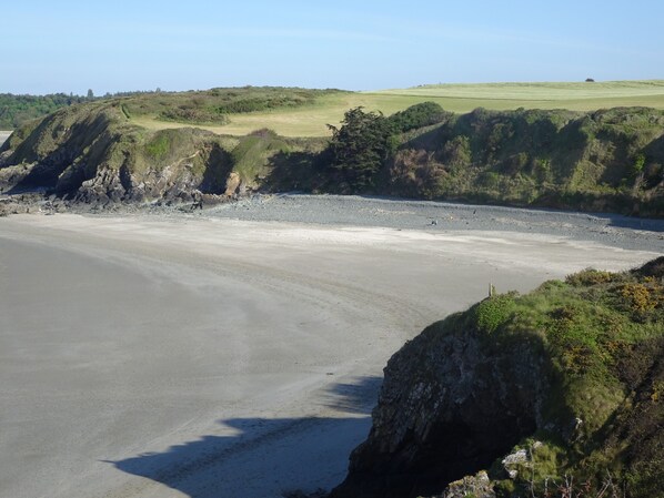 Beach nearby - Single storey house with sea view, for 5 people (Hillion)