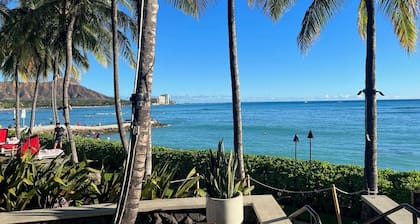 Waikiki Banyan OCEAN VIEW REMODELED - "Ohana Suite" , free parking, lots of amenities!