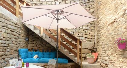 18 kms from the Cité de Carcassonne, gîte in a maison de maître wifi spa patio