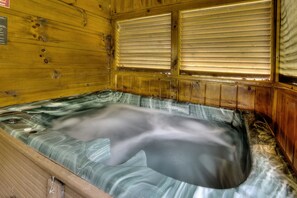 Interior - Porch w/ swing & hot tub, sounds of stream, fireplace, pet & family friendly! (Pigeon Forge)