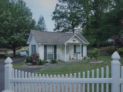 Escape to your cozy Lake District Cottage, just a hop away from Oaklawn