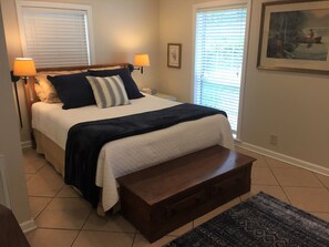 1 bedroom, iron/ironing board, WiFi, bed sheets - Escape to your cozy Lake District Cottage, just a hop away from Oaklawn (Hot Springs)