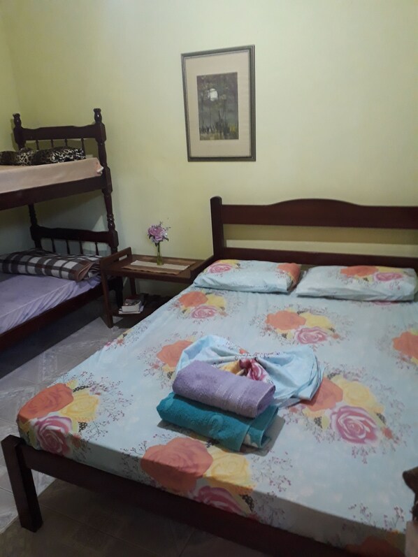 Quadruple Room | Iron/ironing board, free WiFi, bed sheets