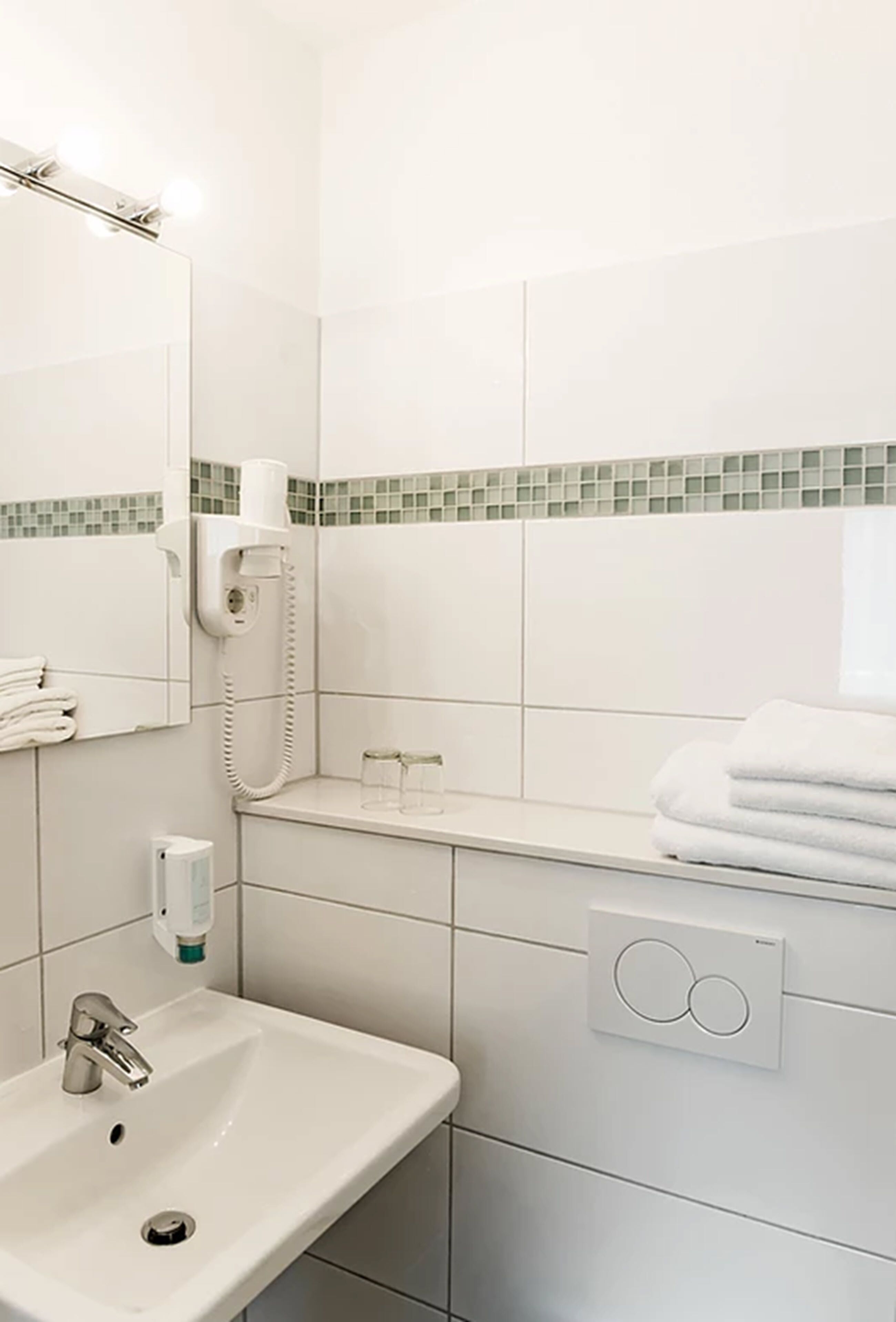 basic double room | bathroom sink