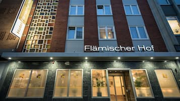 Fassade der Unterkunft – Abend/Nacht