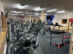 Fitness facility - Luxury Log Home On The BIG Lake (Lake Ariel)