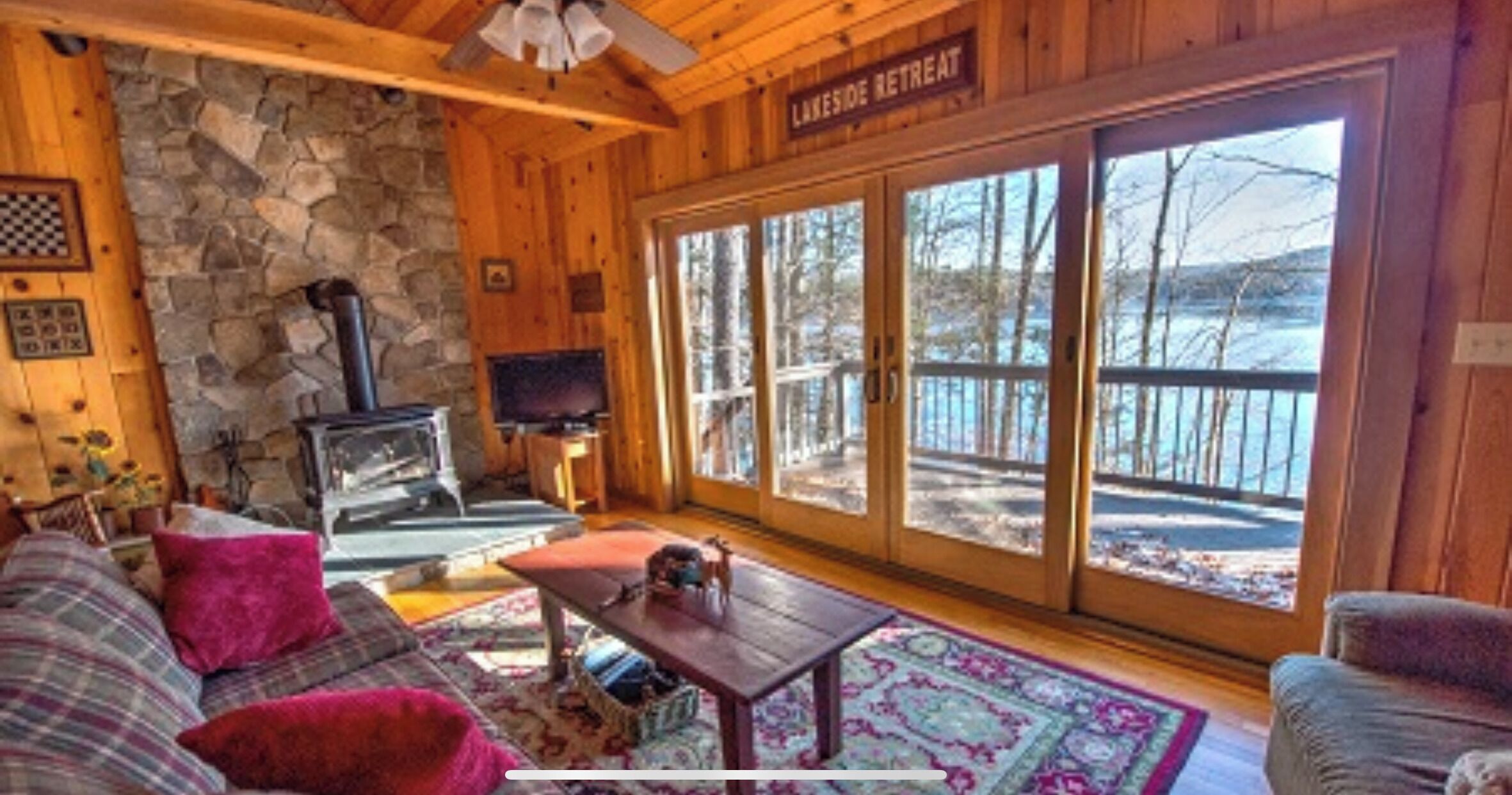 Smart-TV, Kamin, Tischtennisplatte