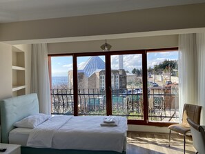 Standard Triple Room, Private Bathroom, Sea View | Desk, laptop workspace, soundproofing, iron/ironing board - Doga Villa Guesthouse (Istanbul)