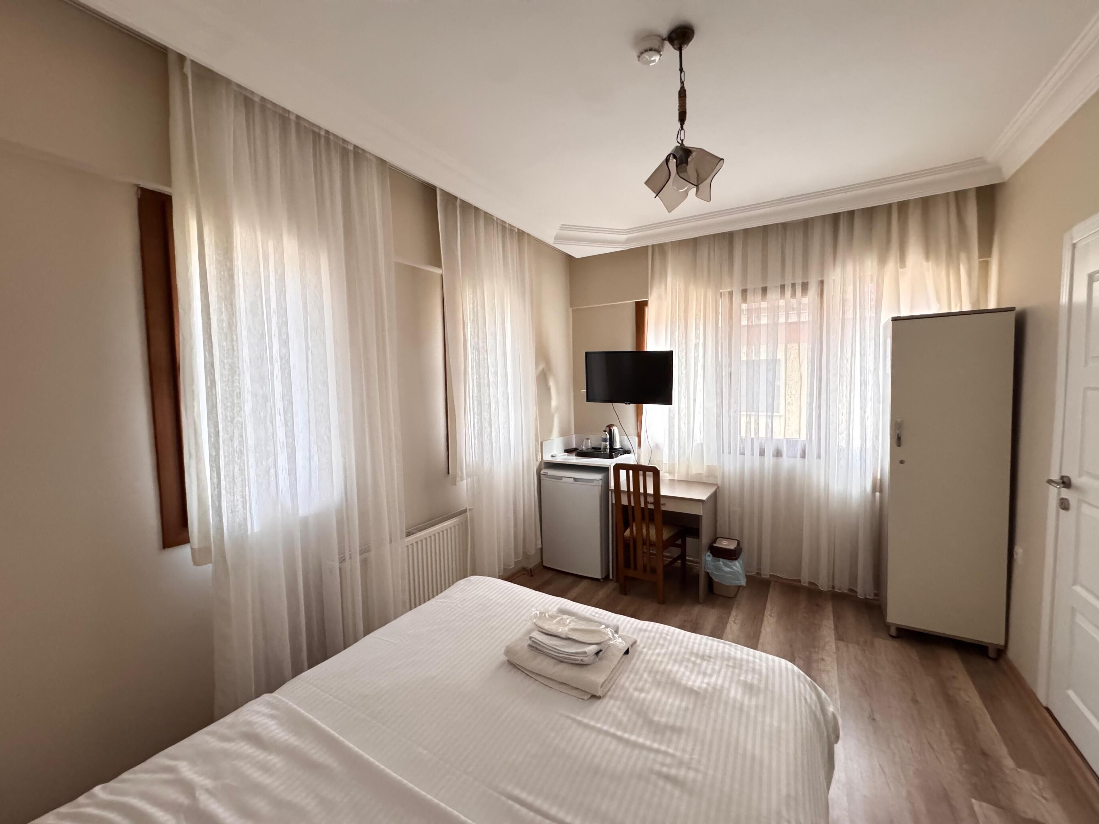 Room 2 - Standard Double Room | 办公桌、笔记本电脑工作区、隔音、熨斗/熨板
